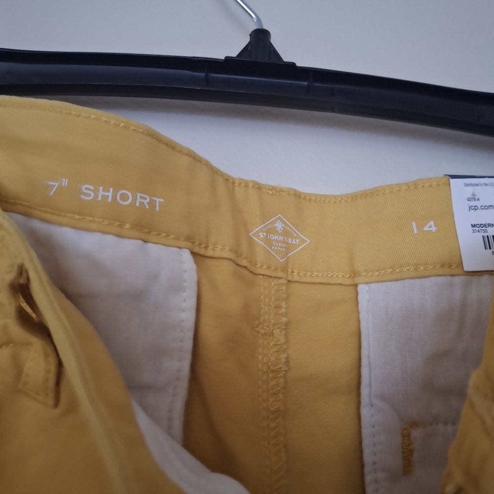 St Johns Bay Women's Yellow Shorts Size 14 - Picture 8 of 9